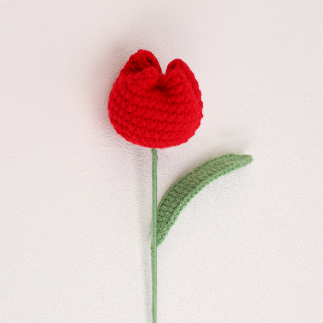 Round tulip bud — Red